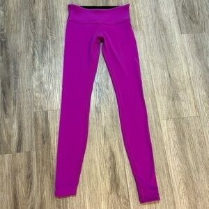 LULULEMON size 4 full length athletic activewear leggings tights. Magenta/black